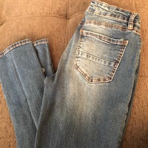 Skinny fit ripped jeans